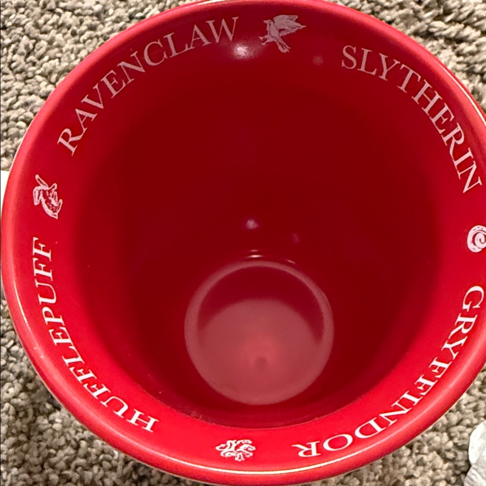 Hogwarts Emblem White Mug - Picture 4 of 6